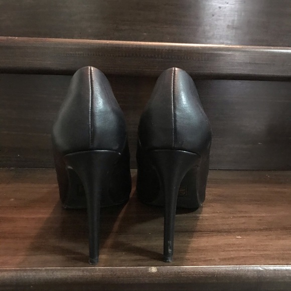 Classic Black Pumps - Picture 2 of 6